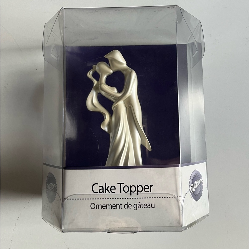 New 2007 Wilton "First Kiss" pearl white wedding cake topper Elegant Classic